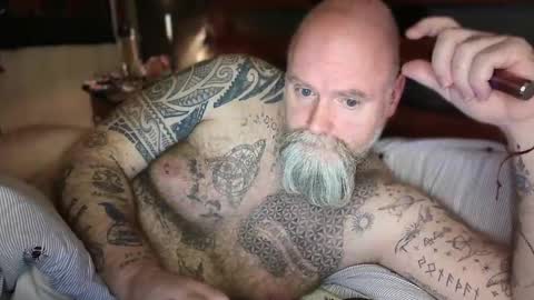 Snapshot of tattooeddilf01 chatting on October 20, 11:10 pm Tattooeddilf 01 online show from October 20, 11:10 pm