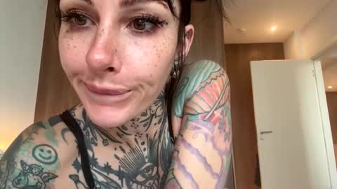 tattooedlucy_ online show from May 27, 2:14 pm