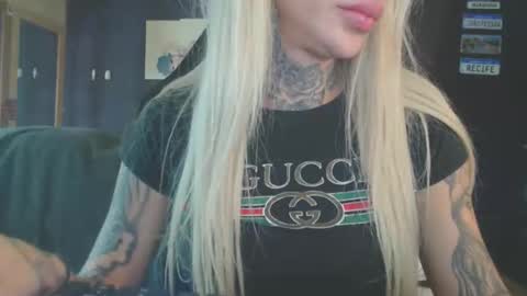 Snapshot of tatuada_safada chatting on September 10, 2:12 am tatuada_safada online show from September 10, 2:12 am