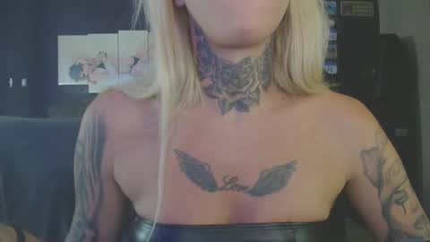 Snapshot of tatuada_safada chatting on September 18, 3:32 am tatuada_safada online show from September 18, 3:32 am