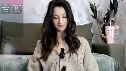 TayaKayan online show from November 3, 8:59 am