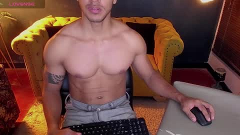 Tayler online show from November 26, 2:09 am