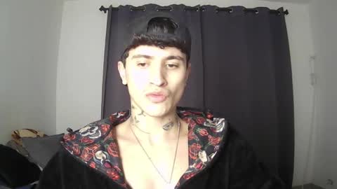 independent model online show from May 30, 10:24 am