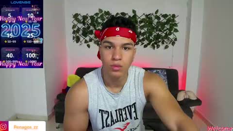 Snapshot of taylor_johnn chatting on January 3, 3:44 pm Penagos zz    online show from January 3, 3:44 pm
