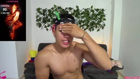 Snapshot of taylor_johnn chatting on January 6, 2:03 pm Penagos zz    online show from January 6, 2:03 pm