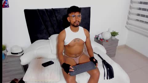 taylormaccurdy_ online show from September 13, 6:54 pm