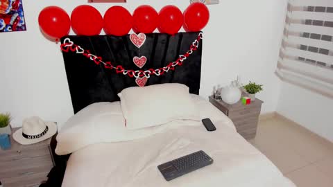 taylormaccurdy_ online show from September 16, 4:21 pm