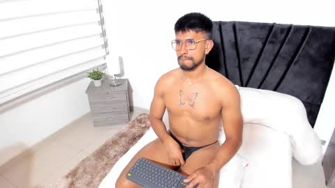 taylormaccurdy_ online show from October 10, 7:08 pm