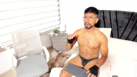 taylormaccurdy_ online show from October 7, 5:42 pm