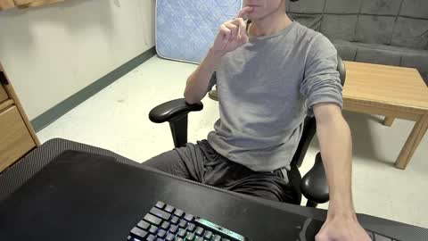 Snapshot of tbone_93 chatting on December 13, 7:25 am Tbone online show from December 13, 7:25 am