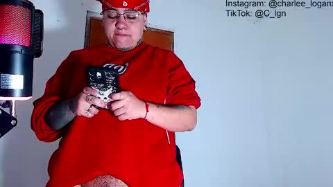 Charlee He online show from May 4, 5:19 pm