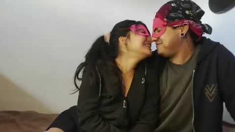 Shelovesthemask online show from November 20, 4:04 pm