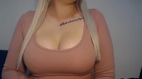 Teeyara  online show from October 18, 9:30 pm