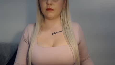 Teeyara  online show from February 12, 6:11 pm