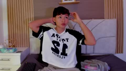 Estefani online show from April 4, 4:25 pm