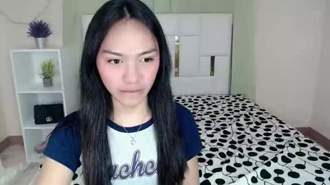 YOGIRL MAXINE online show from April 12, 1:15 pm