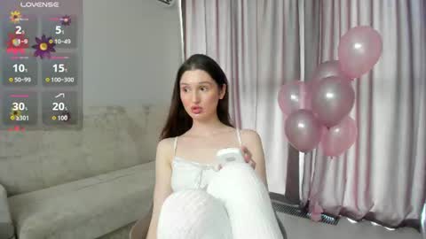 Amina online show from June 9, 1:33 pm