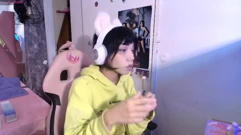 Terra Elowen online show from October 2, 12:15 pm