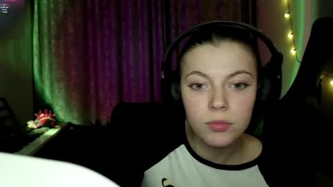 Anny Simpson online show from March 31, 8:09 pm