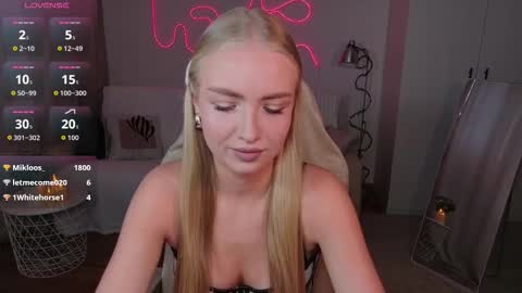 TessaHamilton online show from March 11, 9:12 am