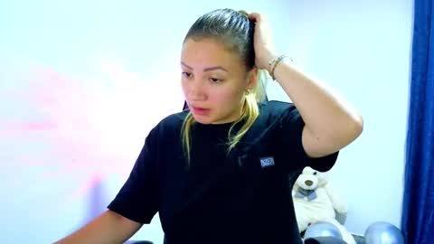 Tessy online show from November 13, 1:19 am