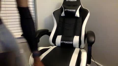 Snapshot of tevvdaren chatting on October 19, 3:11 am tevvdaren online show from October 19, 3:11 am