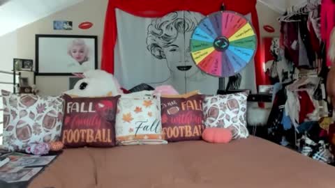 peachy online show from September 10, 7:15 pm