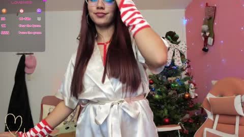 Snapshot of thamara_cooper_ chatting on December 19, 9:49 pm thamara_cooper_ online show from December 19, 9:49 pm