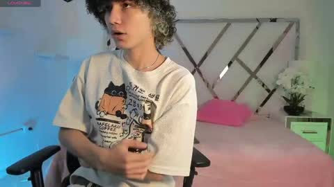 thanier_18 online show from May 26, 7:42 pm