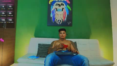 SCOTT  THEO  KAMERON  GENDERSON online show from October 31, 2:45 am