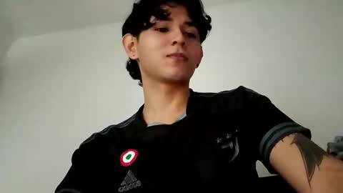 Snapshot of thebluesky_18 chatting on October 22, 9:34 am thebluesky_18 online show from October 22, 9:34 am