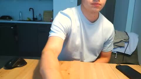 thecuteguy144949 online show from June 3, 3:17 pm