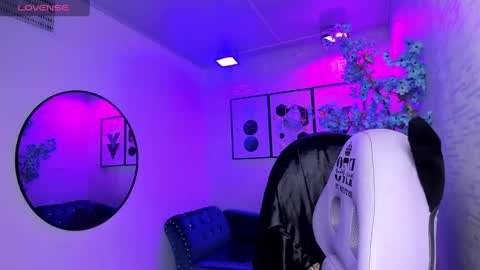 Theia  online show from November 6, 12:52 pm