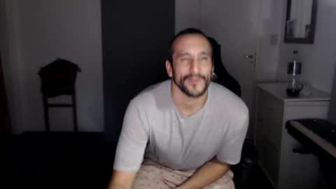 Snapshot of thekingofpains chatting on September 12, 2:57 am KINGOFPAINS online show from September 12, 2:57 am