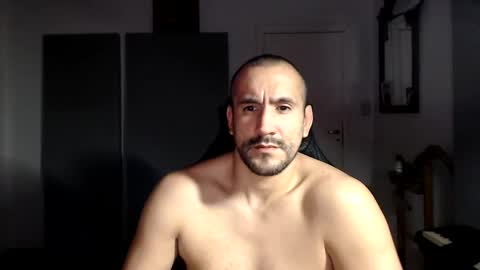 Snapshot of thekingofpains chatting on October 24, 2:45 am KINGOFPAINS online show from October 24, 2:45 am