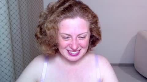 Ella online show from November 8, 7:50 pm