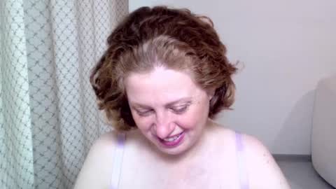 Snapshot of theladysblush chatting on October 22, 8:50 am Ella online show from October 22, 8:50 am