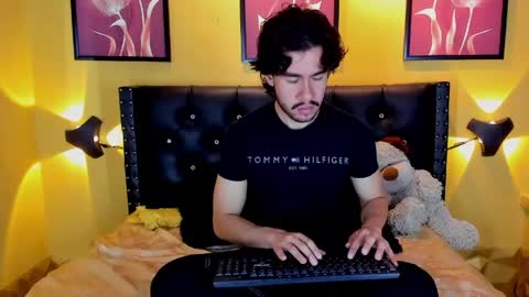 theo_riviera online show from May 19, 1:29 pm