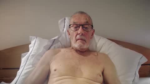 theowlandthe online show from December 4, 4:39 pm