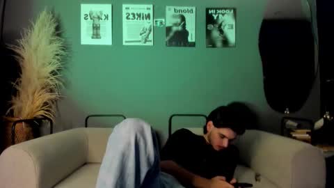 thiaan__ online show from November 1, 12:00 am