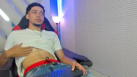 Thiago online show from May 14, 8:07 pm
