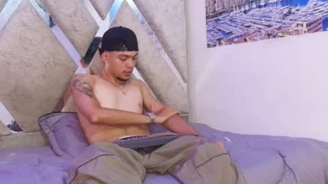 Thiago online show from May 12, 7:56 pm