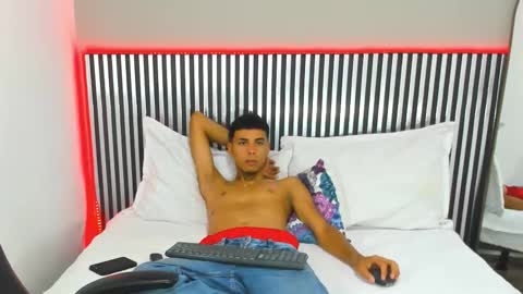 Snapshot of thiago_valtier chatting on October 20, 1:49 pm T H I A G O  online show from October 20, 1:49 pm