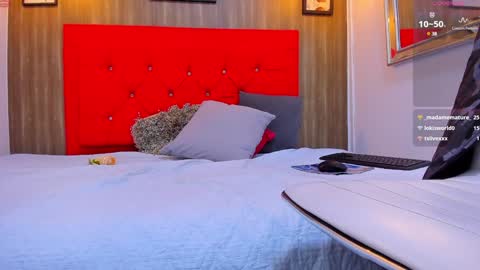 Thia Gomez online show from January 28, 3:35 pm