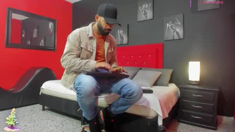 Thia Gomez online show from December 3, 12:17 pm