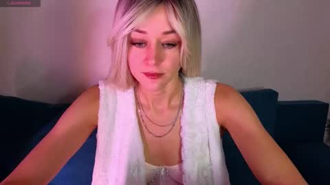 Snapshot of thief_of_hearts_ chatting on September 21, 2:04 am thief_of_hearts_ online show from September 21, 2:04 am