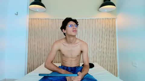 thomas online show from April 22, 9:55 pm