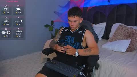 Snapshot of thomas_moon_ chatting on October 21, 2:10 pm Thomas online show from October 21, 2:10 pm
