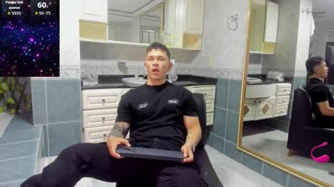 Snapshot of thomas_moon_ chatting on October 6, 12:34 pm Thomas online show from October 6, 12:34 pm