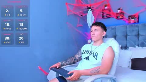Snapshot of thomas_moon_ chatting on October 11, 1:38 pm Thomas online show from October 11, 1:38 pm